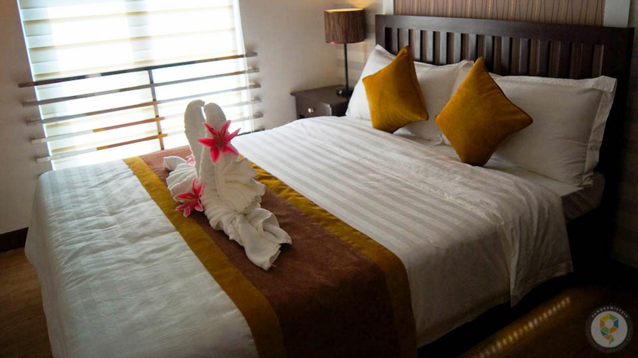 Prime City Resort Hotel Angeles Esterno foto
